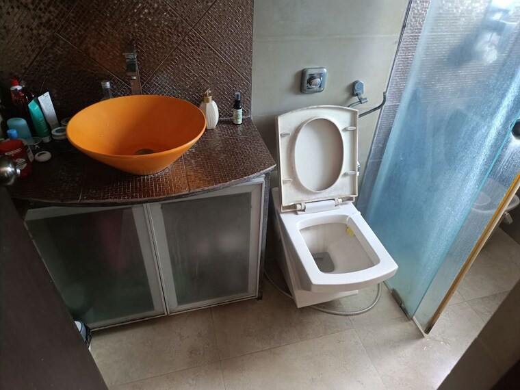 Bathroom, bandra west 2 Bedroom 700 Sq.Ft. Apartment In Bandra West Mumbai 10462630