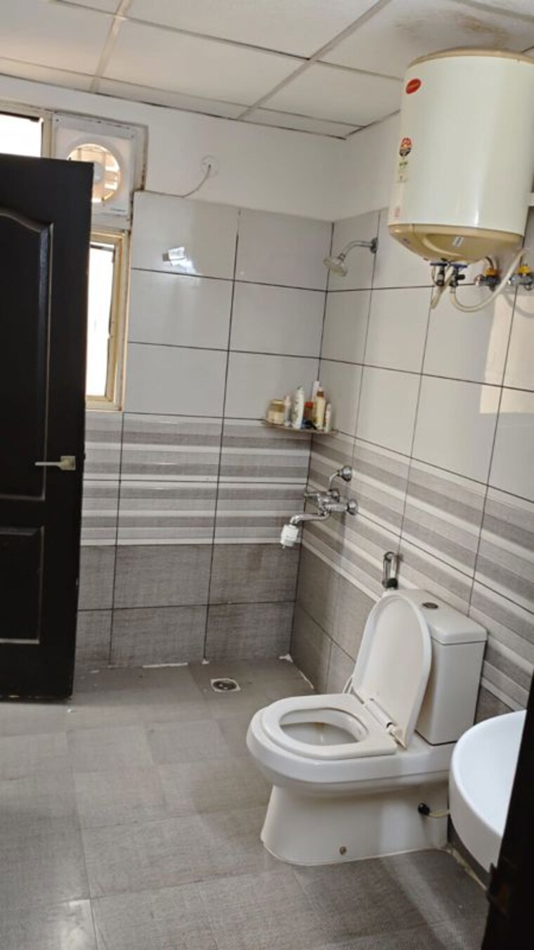 Bathroom, omaxe-royal-residency-faridabad 3 Bedroom 2300 Sq.Ft. Apartment In Sector 79 Faridabad 10462663