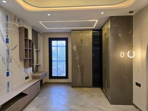 Room in 4 BHK Builder Floor at DLF Alameda Independent Floors, Sector 73 – for Sale