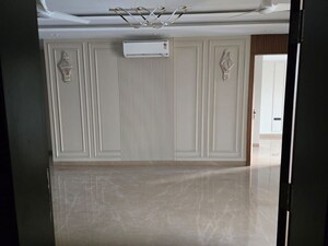 Building Lobby in 4 BHK Builder Floor at DLF Alameda Independent Floors, Sector 73 – for Sale