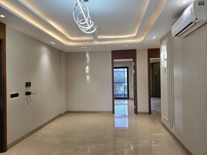 Building Lobby in 4 BHK Builder Floor at DLF Alameda Independent Floors, Sector 73 – for Sale