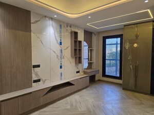 Room in 4 BHK Builder Floor at DLF Alameda Independent Floors, Sector 73 – for Sale