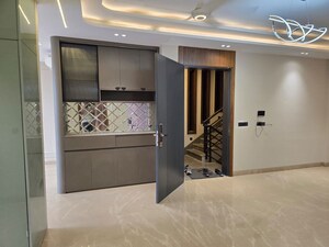 Room in 4 BHK Builder Floor at DLF Alameda Independent Floors, Sector 73 – for Sale