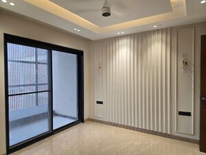 Room in 4 BHK Builder Floor at DLF Alameda Independent Floors, Sector 73 – for Sale