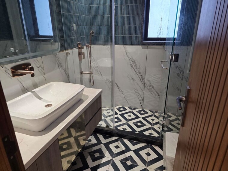 Bathroom, dlf-alameda-independent-floors 4 Bedroom 360 Sq.Yd. Builder Floor In Sector 73 Gurgaon 10462674