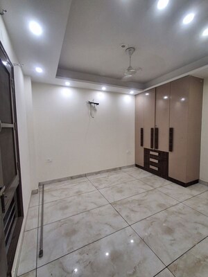 Room in 3 BHK Builder Floor at Sector 46 – for Rent