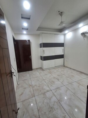 Room in 3 BHK Builder Floor at Sector 46 – for Rent