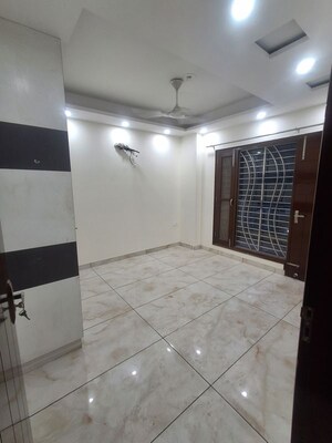 Room in 3 BHK Builder Floor at Sector 46 – for Rent