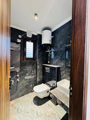 Team Area in 1 BHK Builder Floor at Saket – for Rent