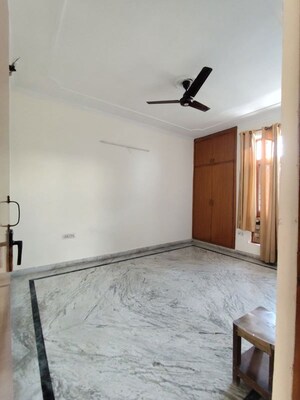 Room in 2 BHK Builder Floor at Green Fields Colony – for Rent