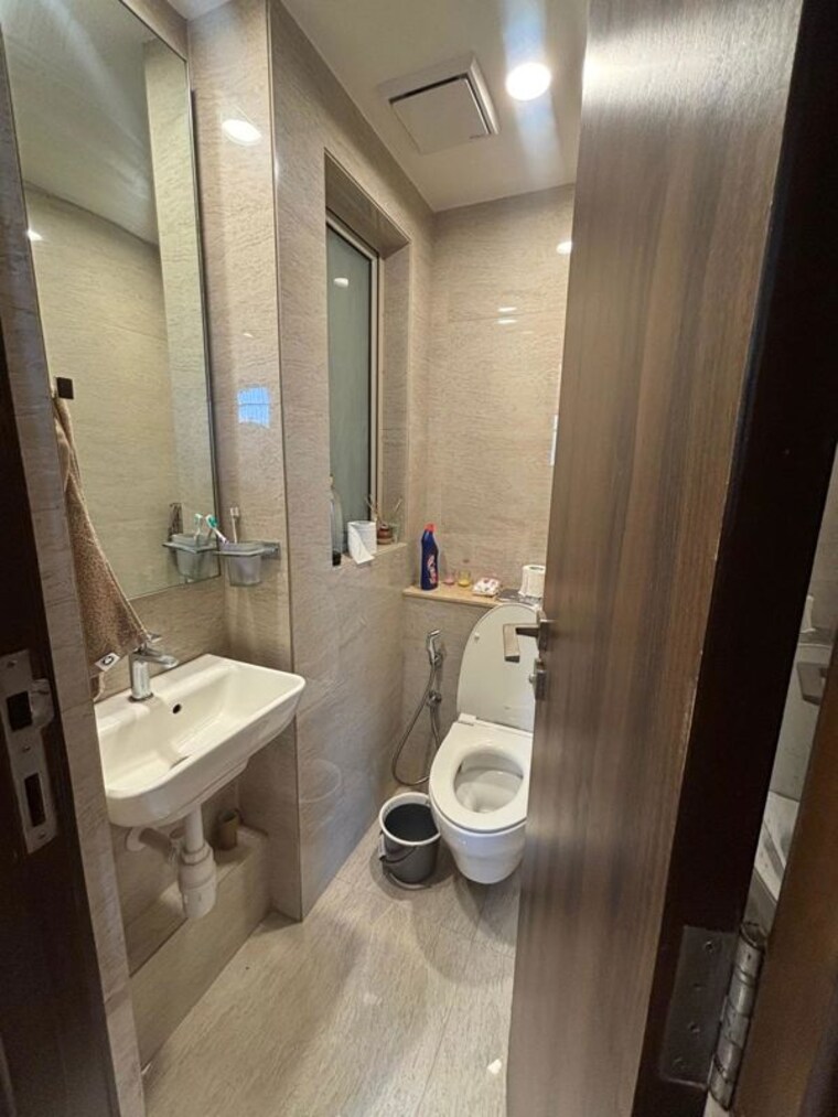 Bathroom, hiranandani-regent-hill 1 Bedroom 379 Sq.Ft. Apartment In Powai Mumbai 10462785