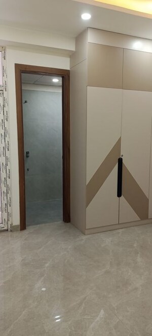 Building Lobby in 3 BHK Builder Floor at Unique Homes, Sector 110 – for Sale