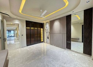 Room in 4 BHK Builder Floor at Sector 45 – for Sale