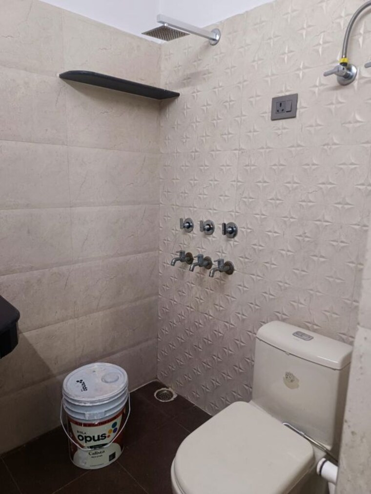 Bathroom, kesar-garden-apartments 2.5 Bedroom 870 Sq.Ft. Builder Floor In Sector 48 Noida 10462876