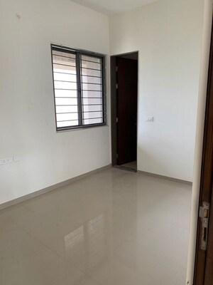 Room in 4 BHK Apartment at Skyi Songbirds, Bavdhan – for Rent