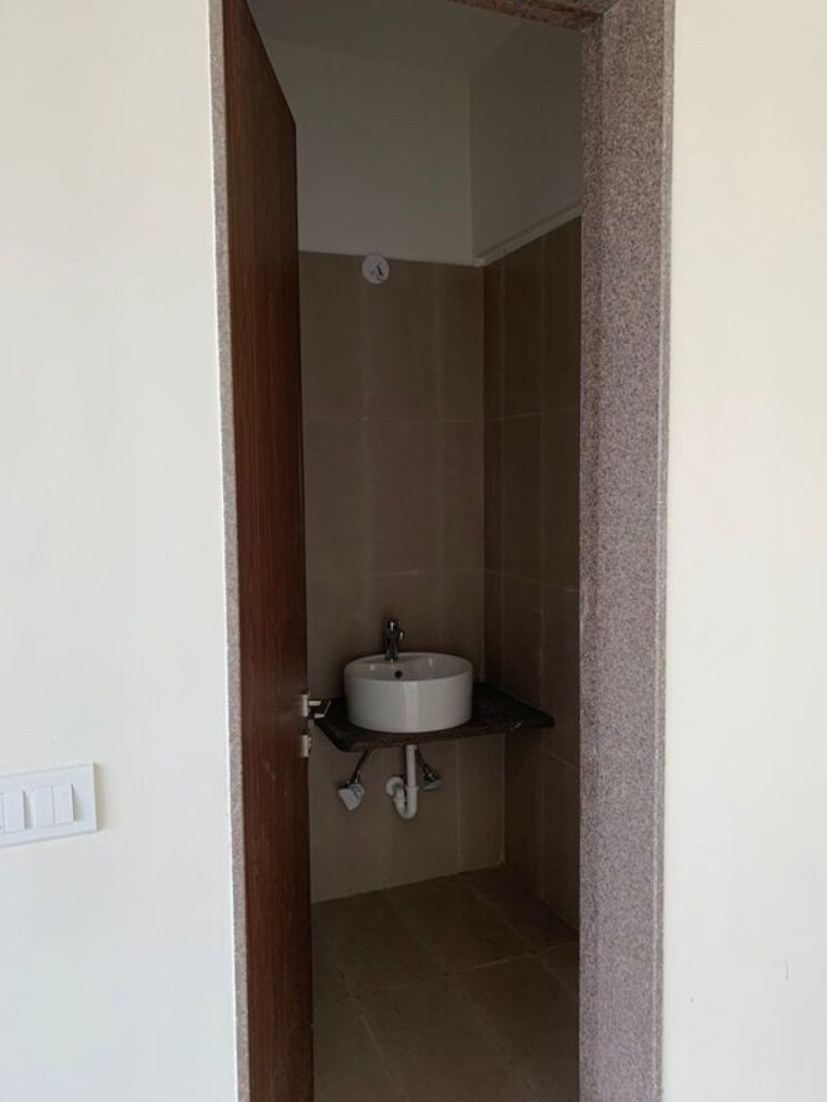 Bathroom, skyi-songbirds 4 Bedroom 1800 Sq.Ft. Apartment In Bavdhan Pune 10462890