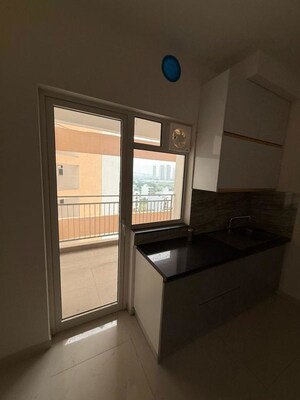 Room in 3 BHK Apartment at Signature Global City 81, Sector 81 – for Sale
