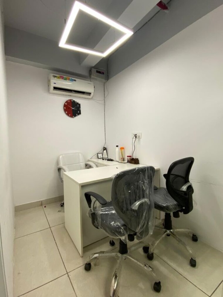 Team Area, arv-park Commercial Office Space 2400 Sq.Ft. In Sector 63 Noida 10462932