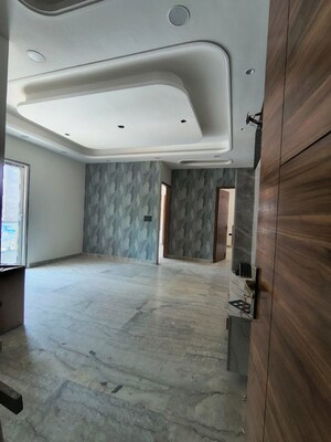 Room in 4 BHK Builder Floor at Rohini Sector 25 – for Sale