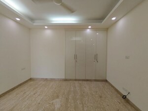 Room in 4 BHK Builder Floor at Green Park Extension – for Rent