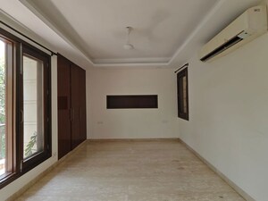 Room in 4 BHK Builder Floor at Green Park Extension – for Rent