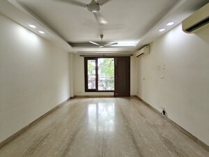 Room in 4 BHK Builder Floor at Green Park Extension – for Rent