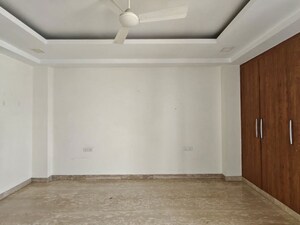 Room in 4 BHK Builder Floor at Green Park Extension – for Rent