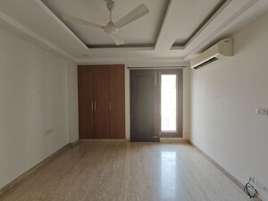 Room in 4 BHK Builder Floor at Green Park Extension – for Rent