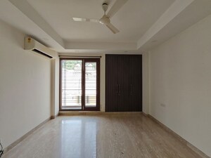 Room in 4 BHK Builder Floor at Green Park Extension – for Rent