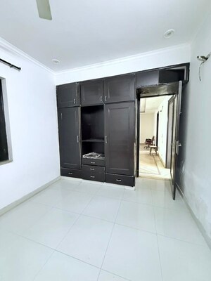 Room in 3 BHK Builder Floor at Sector 57 – for Rent