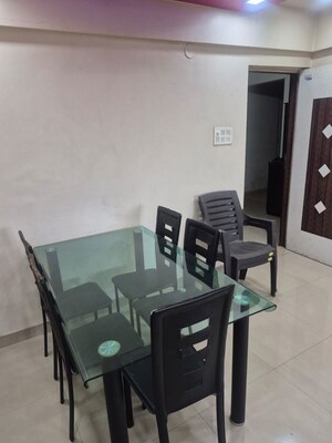 Team Area in 2 BHK Apartment at Kamgar Putala Vasahat – for Rent