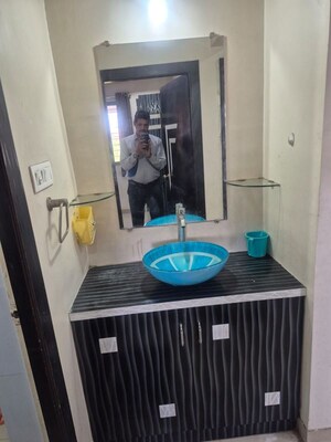 Team Area in 2 BHK Apartment at Kamgar Putala Vasahat – for Rent