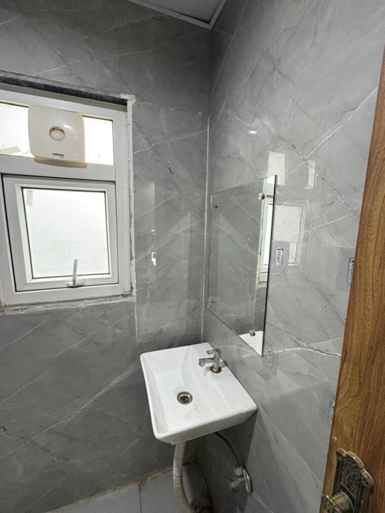 Bathroom, craft-destination-43 1 Bedroom 460 Sq.Ft. Builder Floor In Sector 43 Gurgaon 10462968