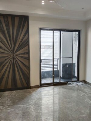 Room in 4 BHK Builder Floor at Safdarjung Development Area – for Rent