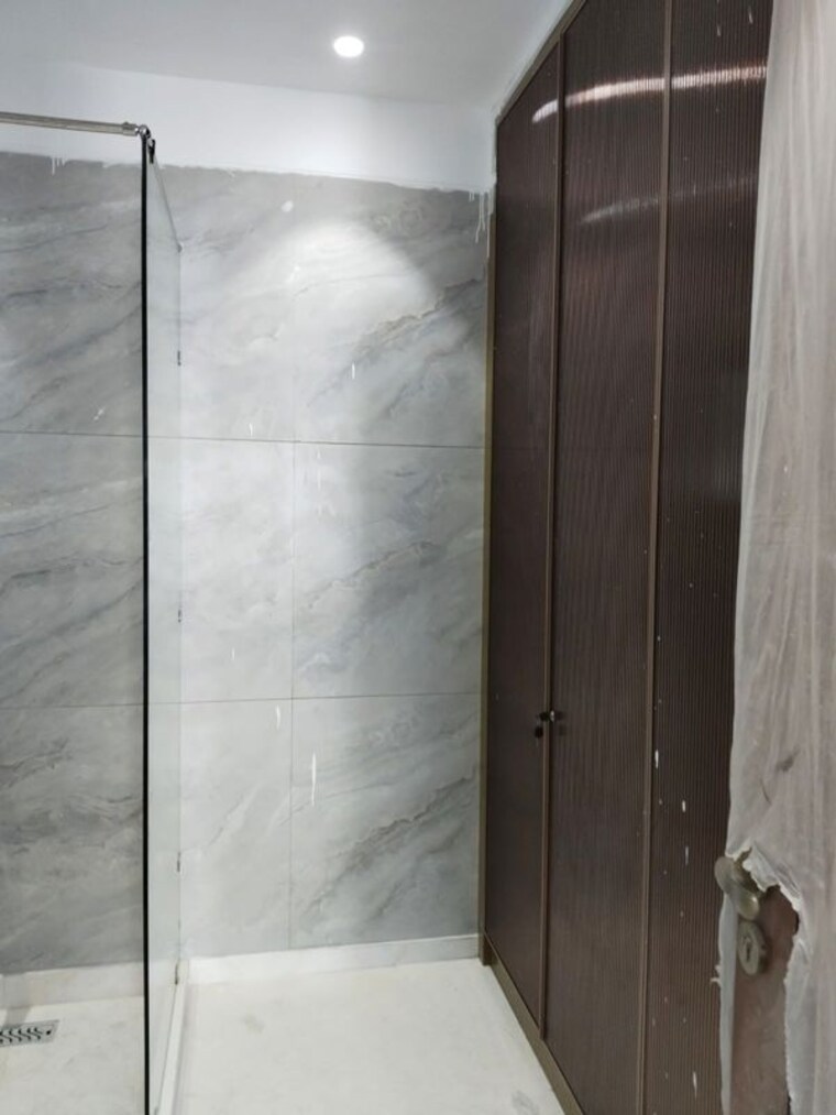 Bathroom, safdarjung development area 4 Bedroom 400 Sq.Yd. Builder Floor In Safdarjung Development Area Delhi 10462963