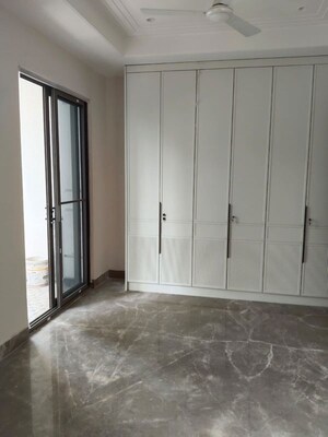 Room in 4 BHK Builder Floor at Safdarjung Development Area – for Rent