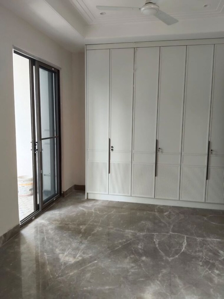 Room, safdarjung development area 4 Bedroom 400 Sq.Yd. Builder Floor In Safdarjung Development Area Delhi 10462963
