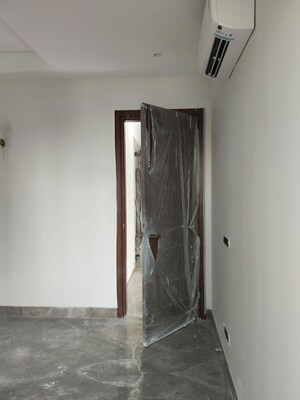 Building Lobby in 4 BHK Builder Floor at Safdarjung Development Area – for Rent