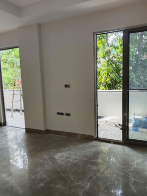 Room in 4 BHK Builder Floor at Safdarjung Development Area – for Rent