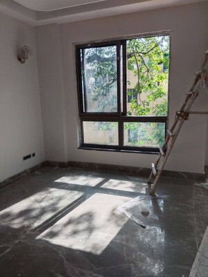 Room in 4 BHK Builder Floor at Safdarjung Development Area – for Rent