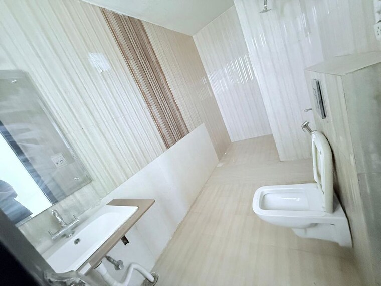 Bathroom, sector 56 3 Bedroom 200 Sq.Yd. Builder Floor In Sector 56 Gurgaon 10462988
