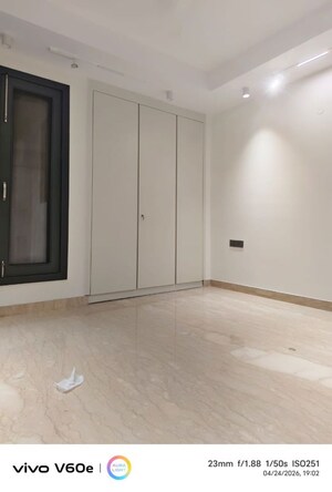 Room in 4 BHK Builder Floor at Safdarjung Enclave – for Rent