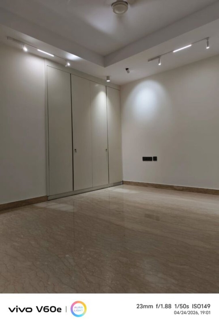 Room, safdarjung enclave 4 Bedroom 300 Sq.Yd. Builder Floor In Safdarjung Enclave Delhi 10463000
