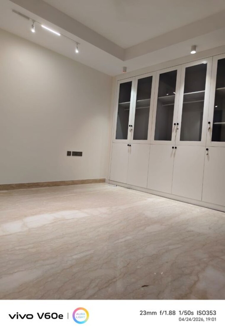 Room, safdarjung enclave 4 Bedroom 300 Sq.Yd. Builder Floor In Safdarjung Enclave Delhi 10463000