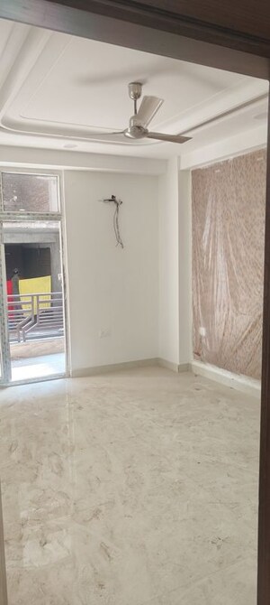 Room in 4 BHK Apartment at Prateek Edifice, Sector 107 – for Sale