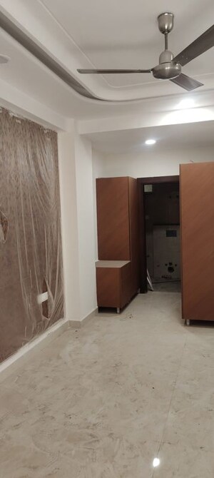 Room in 4 BHK Apartment at Prateek Edifice, Sector 107 – for Sale