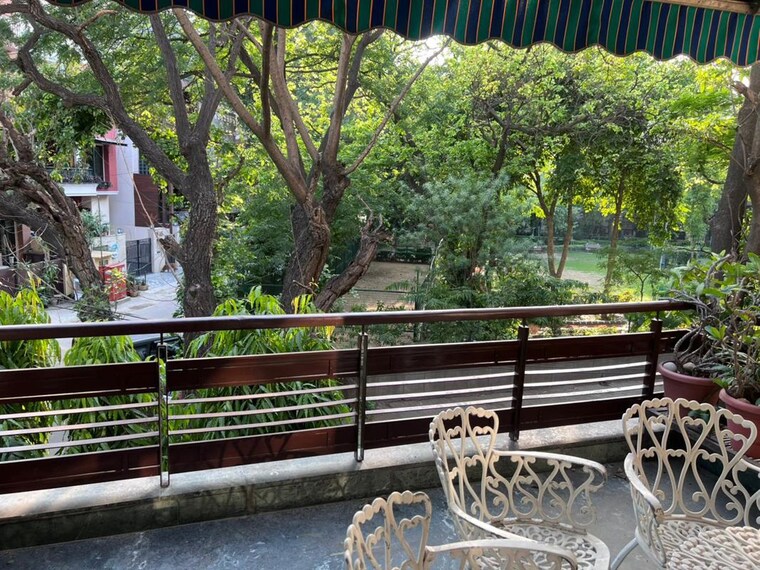 Balcony, panchsheel enclave 4 Bedroom 467 Sq.Yd. Builder Floor In Panchsheel Enclave Delhi 10463010