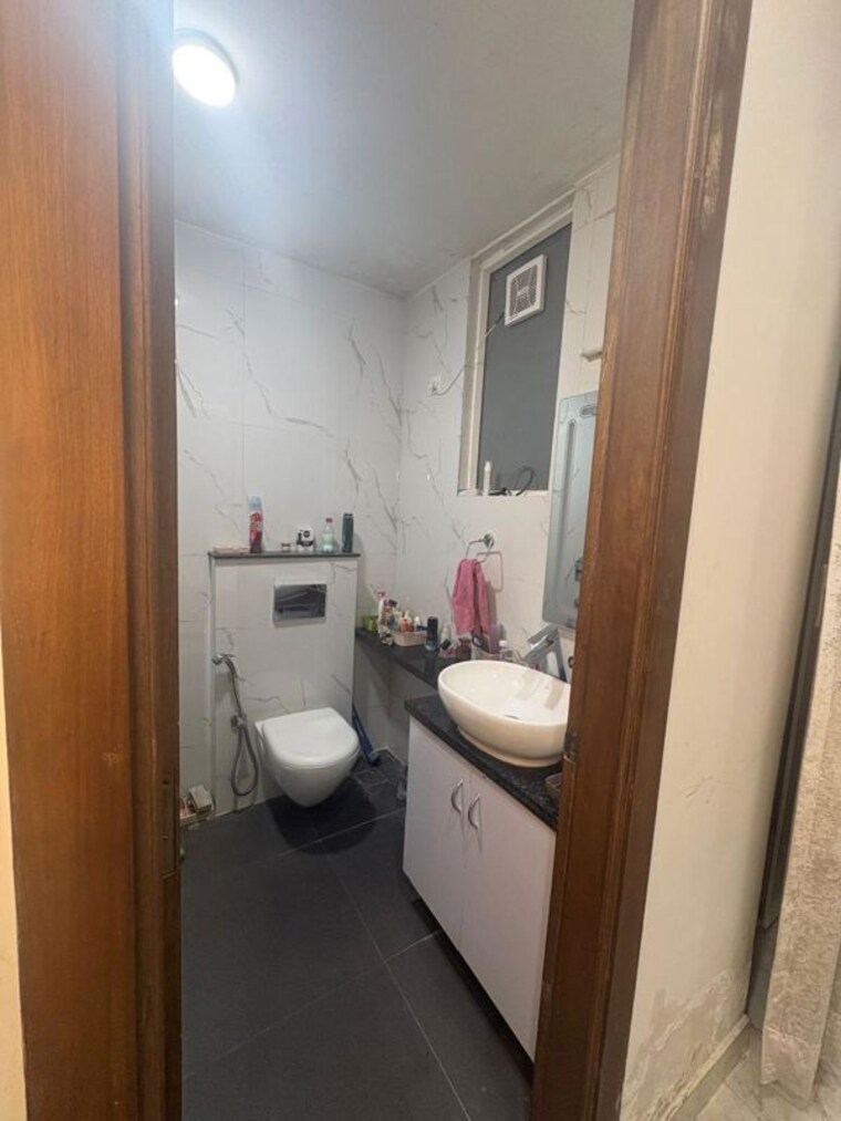Bathroom, sector 57 3 Bedroom 1600 Sq.Ft. Builder Floor In Sector 57 Gurgaon 10463021