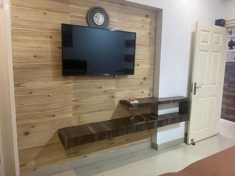 Room, paramount-floraville 3.5 Bedroom 1685 Sq.Ft. Apartment In Sector 137 Noida 9923218
