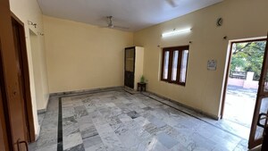 Room in 2 BHK Independent House at Jankipuram – for Rent